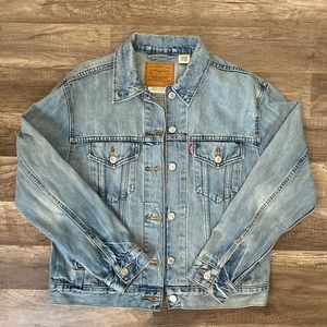 Women’s Levi’s Jean Jacket Medium